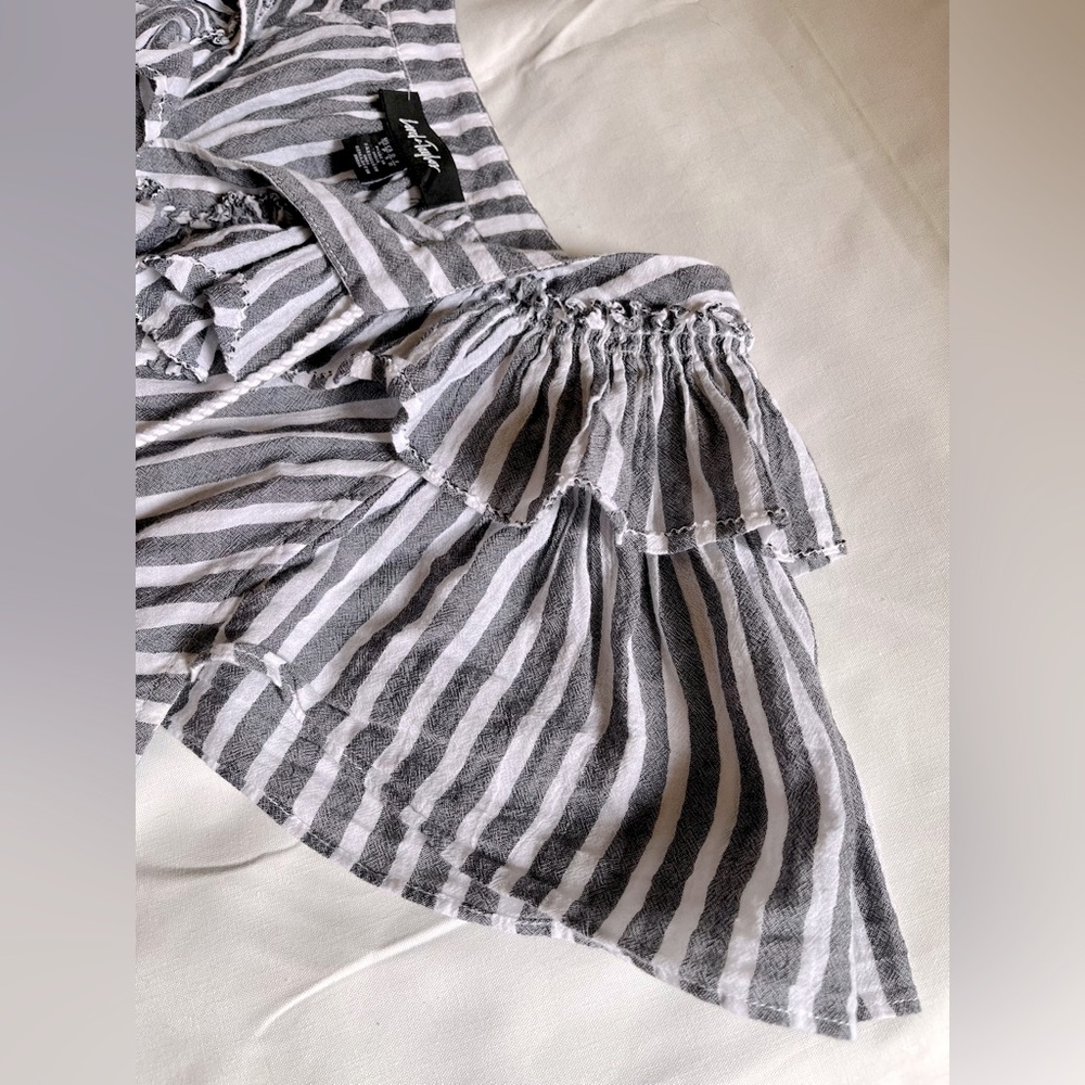 LORD & TAYLOR 💯 Cotton Cap Sleeve Gray and White Striped Ruffle Blouse, Tie Neck - Picture 8 of 8